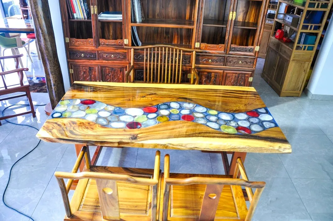 Customized Luxury and Environmentally Friendly Solid Wood Mahogany Gem Epoxy Resin Dining Table