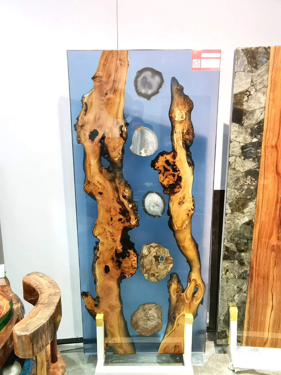 Customized Luxury and Environmentally Friendly Solid Wood Mahogany Gem Epoxy Resin Dining Table