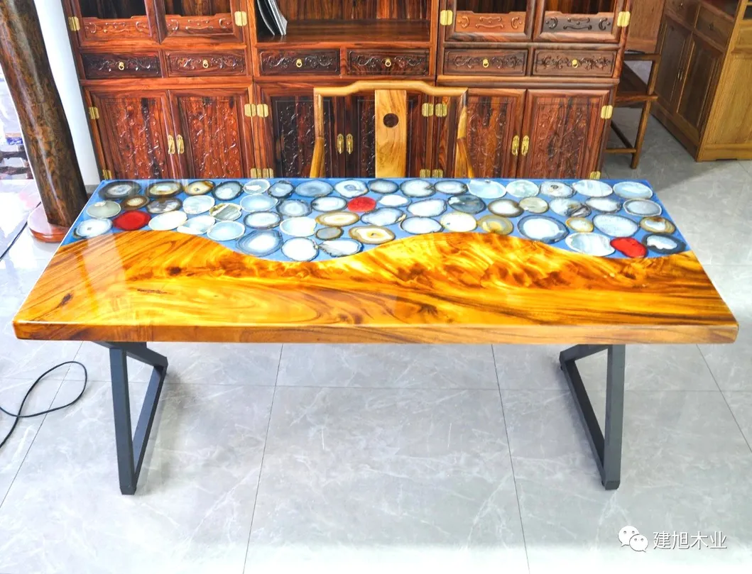 Customized Luxury and Environmentally Friendly Solid Wood Mahogany Gem Epoxy Resin Dining Table