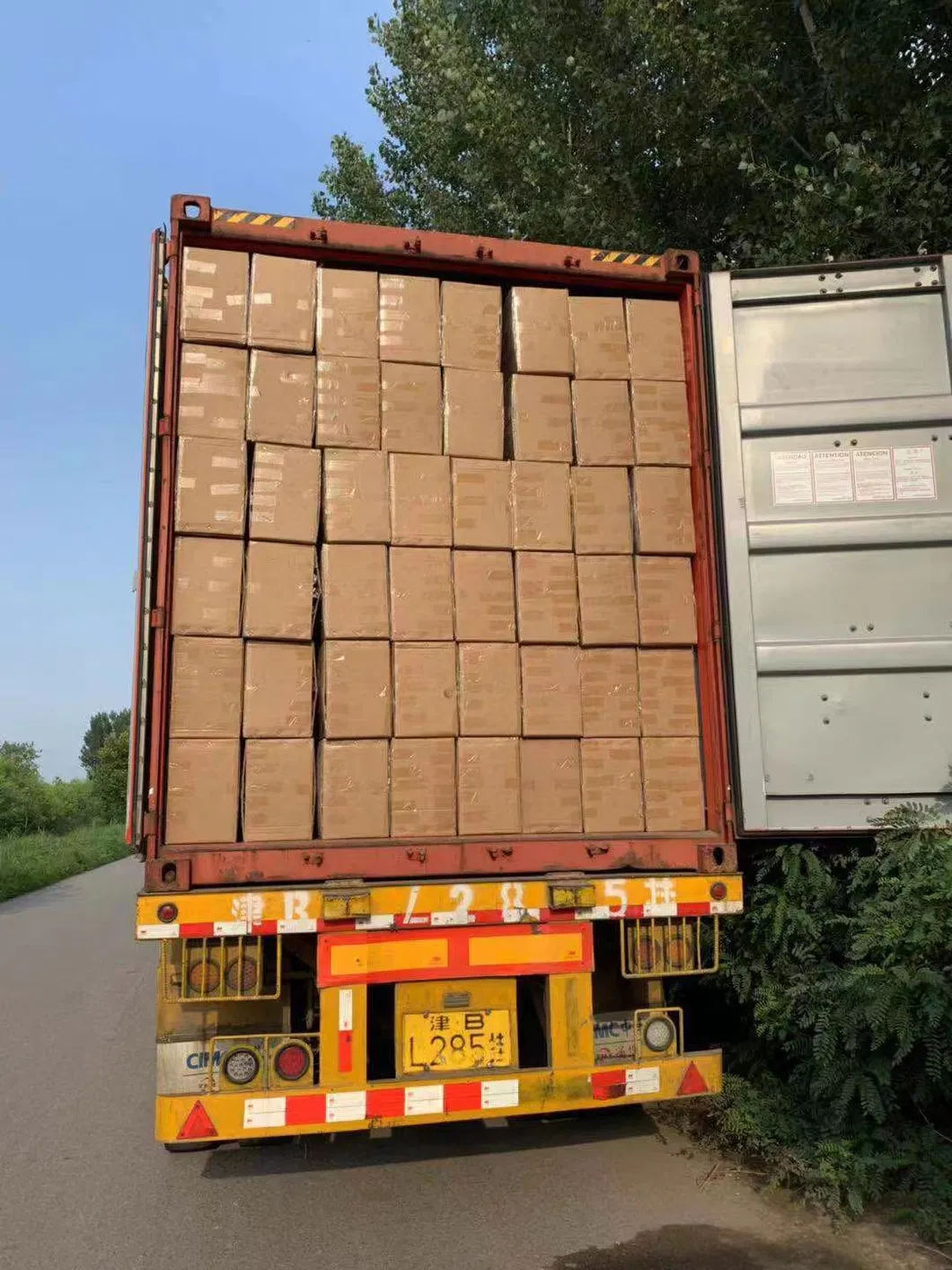 Dining Room Furniture Leathaire Upholstered Soft Seat Simple Style Iron Legs Micro Fabric Dining Chair