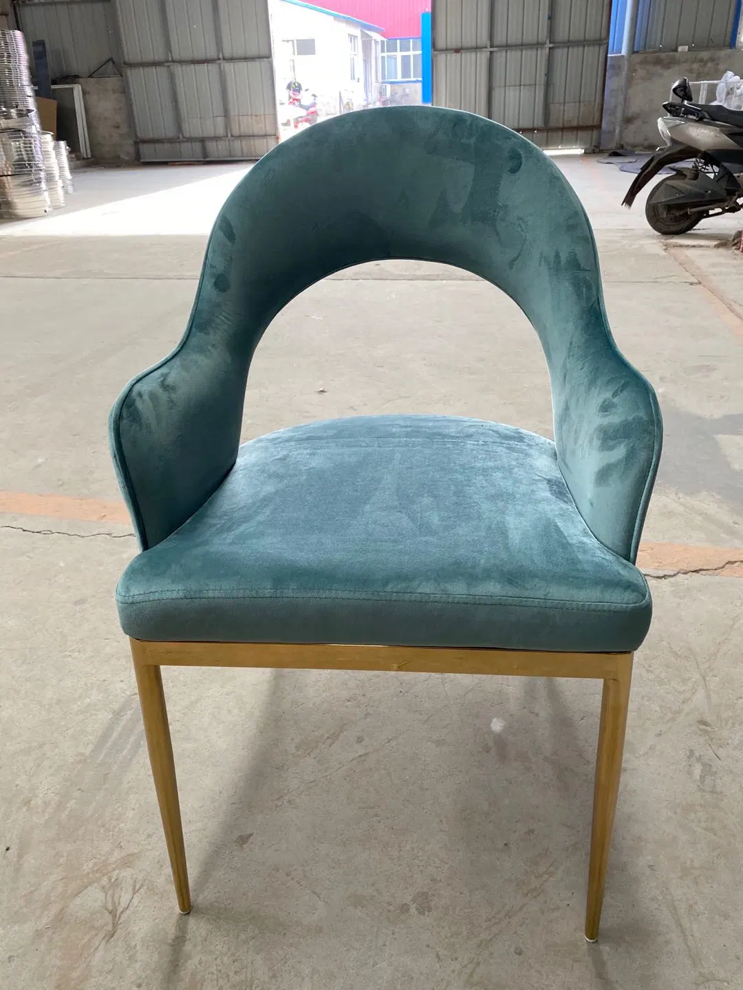 Modern Hotel Accent Chair Velvet Tufted Stainless Steel Dining Chair Arm Dining Chair