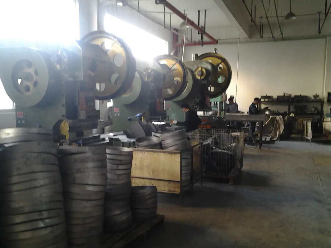 Wholesale Bistro Cafe Hotel Restaurant Metal Frame Dining Stackable Vintage Sedie Sillas Tolixs Chair