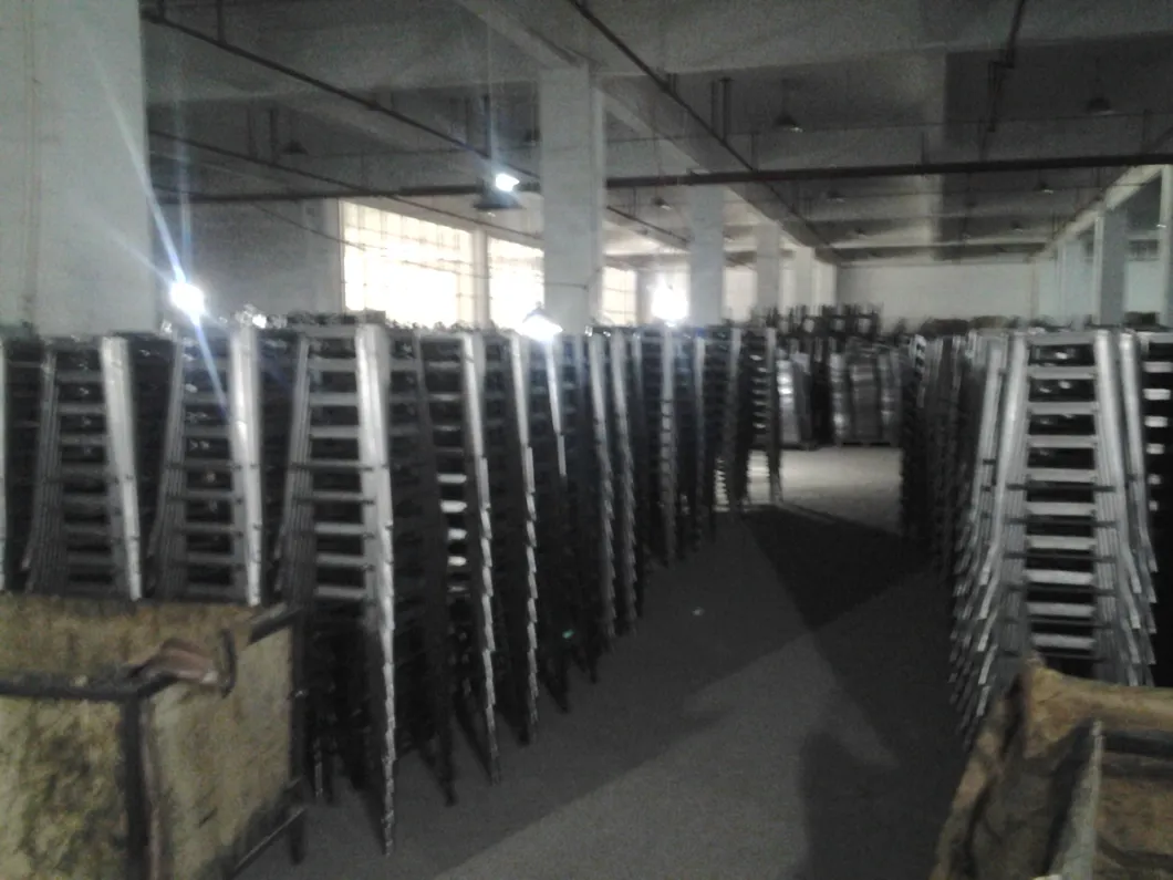 Wholesale Bistro Cafe Hotel Restaurant Metal Frame Dining Stackable Vintage Sedie Sillas Tolixs Chair